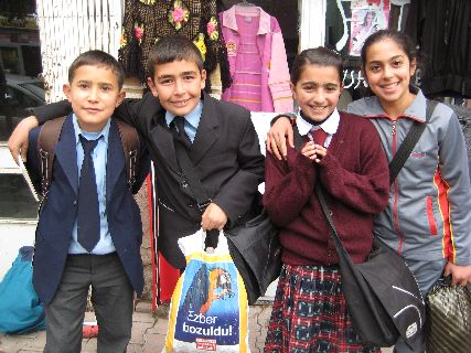 Muslimische Kinder in christlichen Gruppen