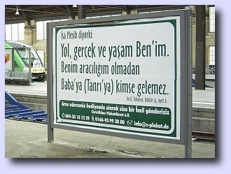Großplakate in Türkisch